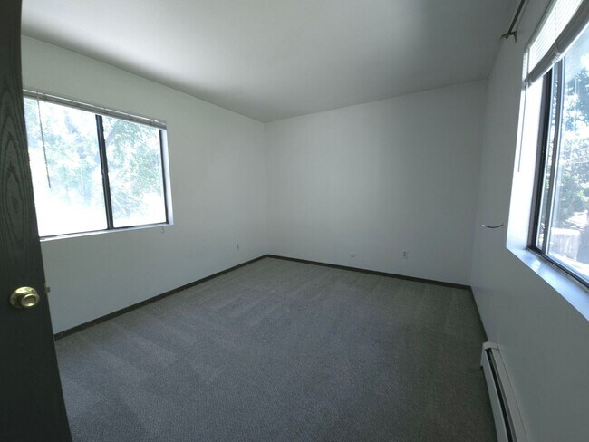 Building Photo - 2645-2647-2647 Pine St