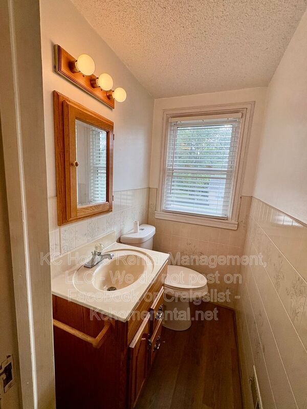 Building Photo - 7839 Robinson St