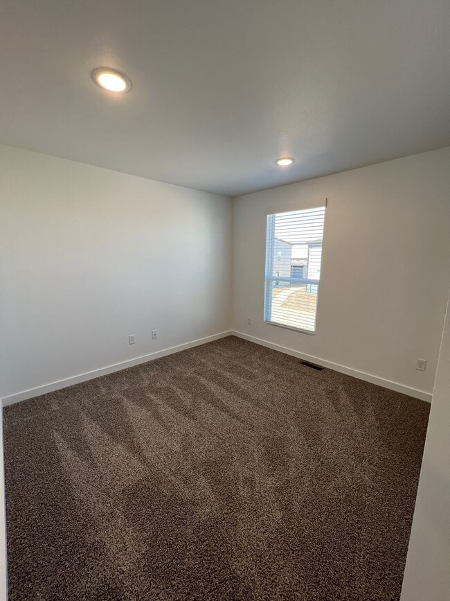 Building Photo - Now Leasing - Featherston Village - Modern...