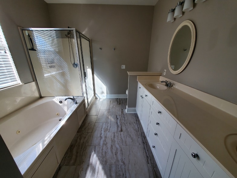 Building Photo - 229 Tecumseh Ln