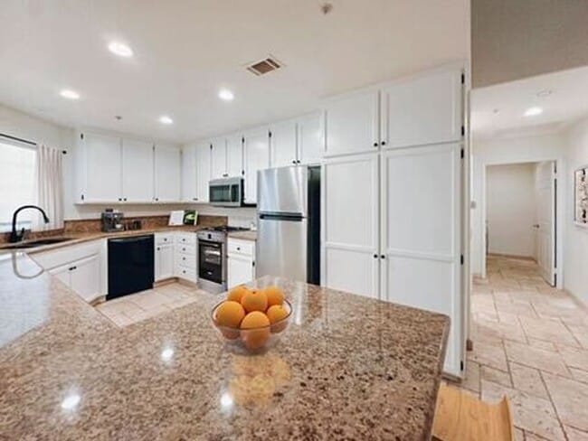 Building Photo - Spacious 3 Bed, 2 Bath Home in Encinitas