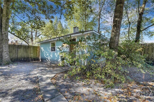 Building Photo - 2337 Shirley Dr