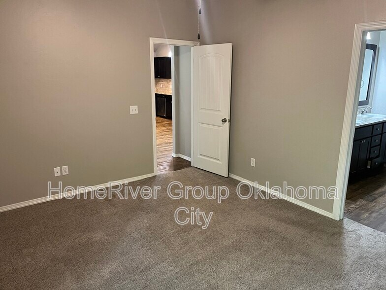 Building Photo - 408 Fallview Ct