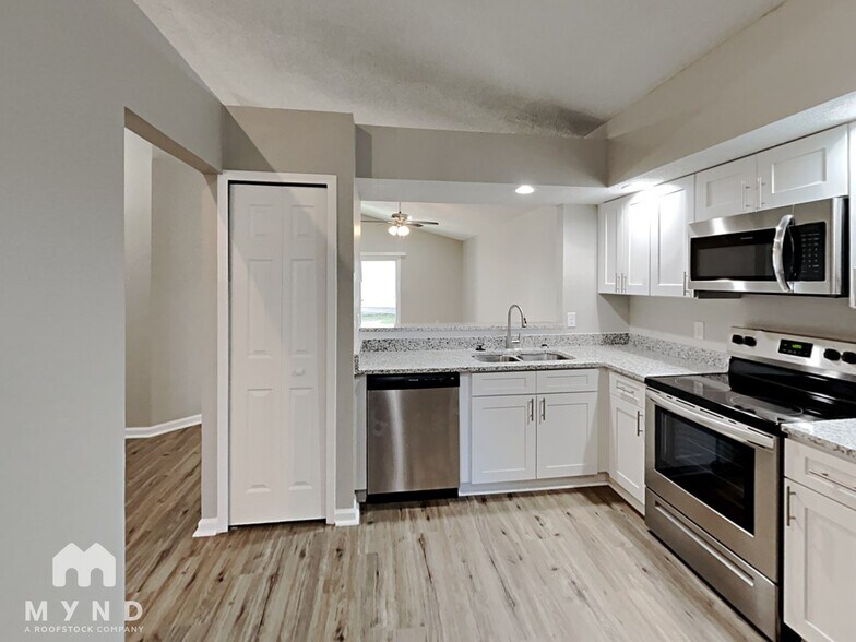 Building Photo - 2451 Townsquare Dr