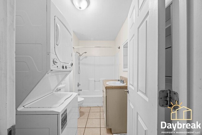 Building Photo - 1709 Le Grand St
