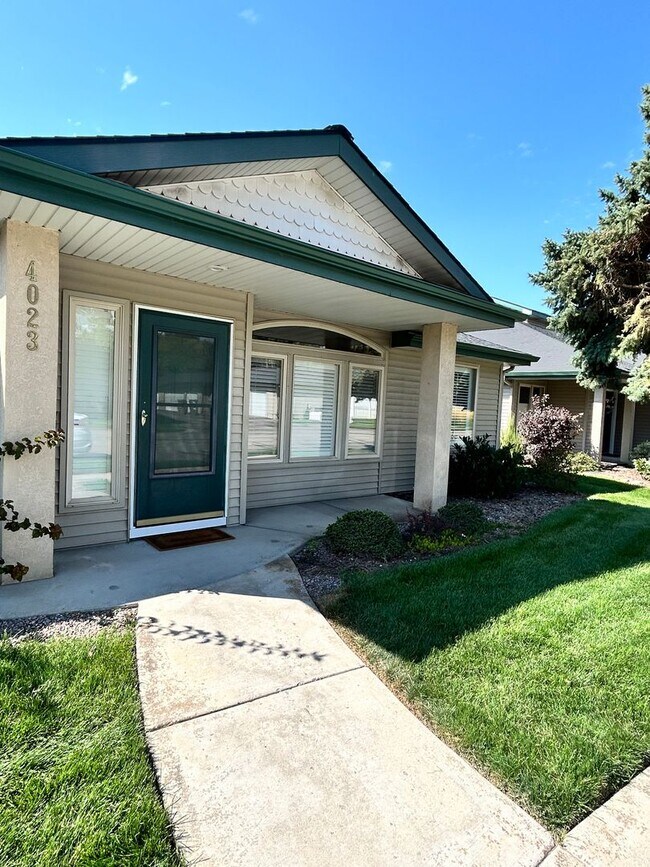 Primary Photo - Free Rent for September!! Spacious Duplex ...