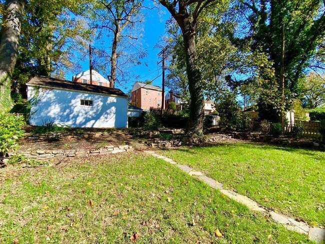 Building Photo - Stunning 4 Bed/3.5 Bath Historic Home - Be...