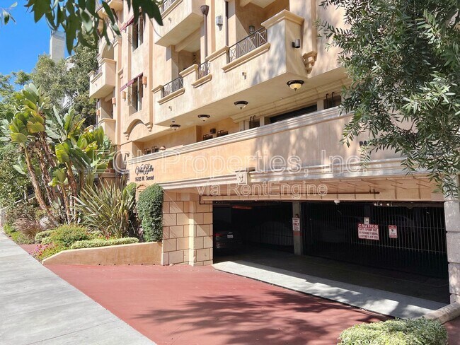 Building Photo - 16123 W Sunset Blvd