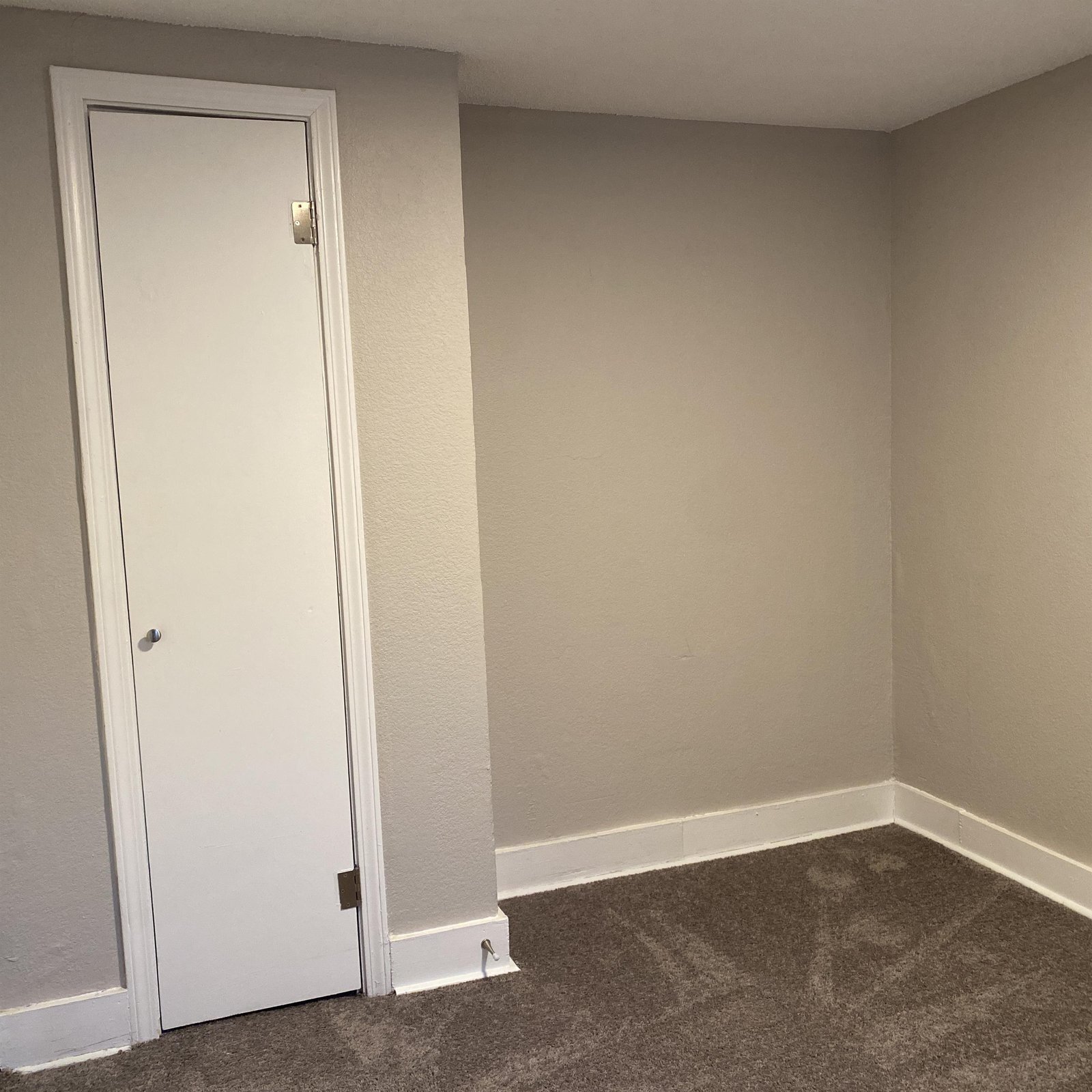 Building Photo - 332 N Cedar Ave