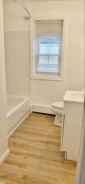 Building Photo - 301 Somerset St