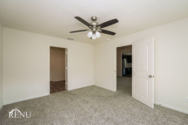 Building Photo - 111 Palomino Bnd Dr