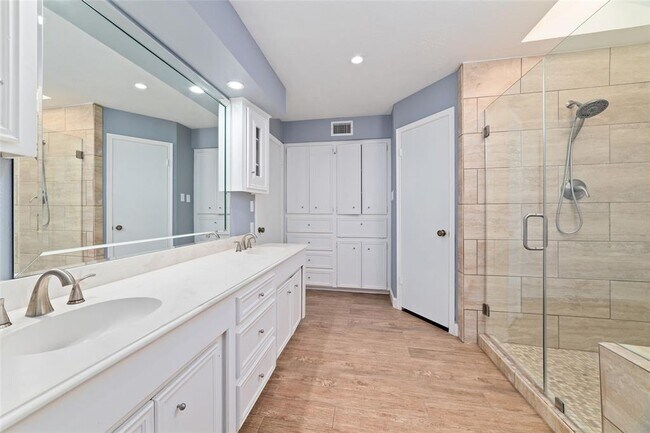 Building Photo - 214 Brocket Pl