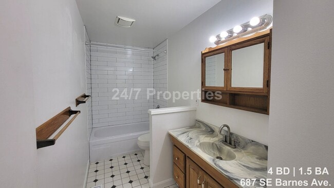 Building Photo - Comfortable 4 BD | 1.5 BA Home w/ Large Yard - Gresham