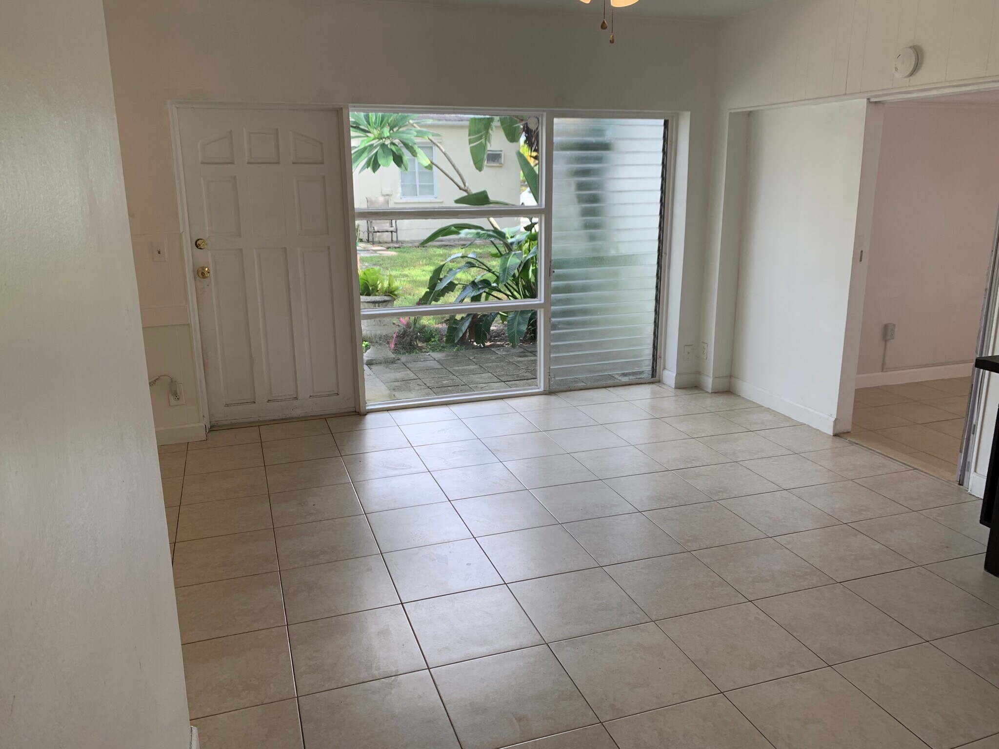 Living Room - 320 SW 21st St