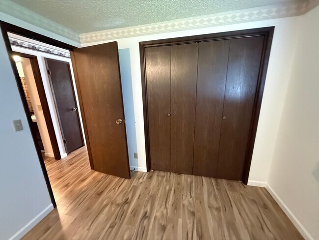 Building Photo - Spacious Single-Level Living with Retro Charm, Private Garage & Abundant Storage