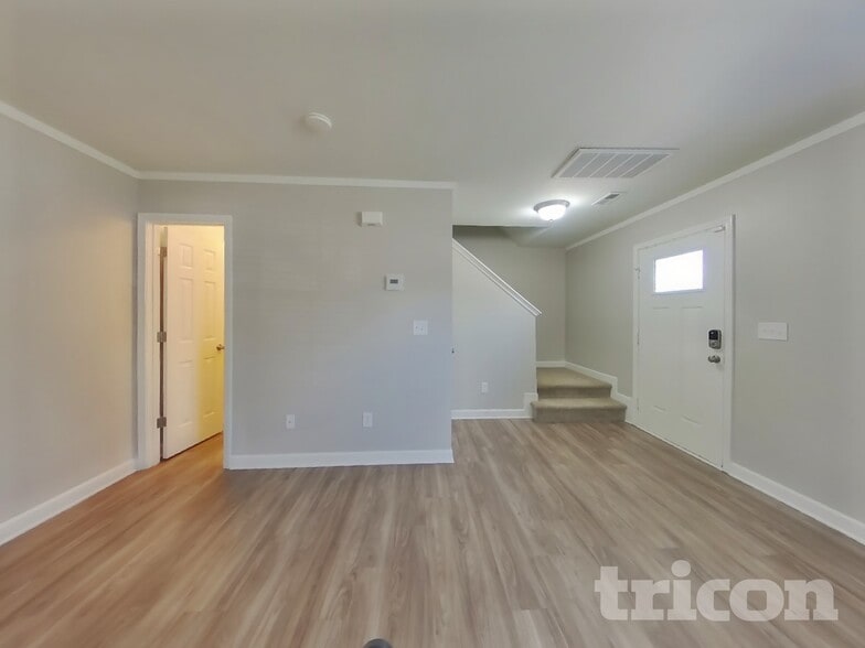 Building Photo - 3933 Far West Dr