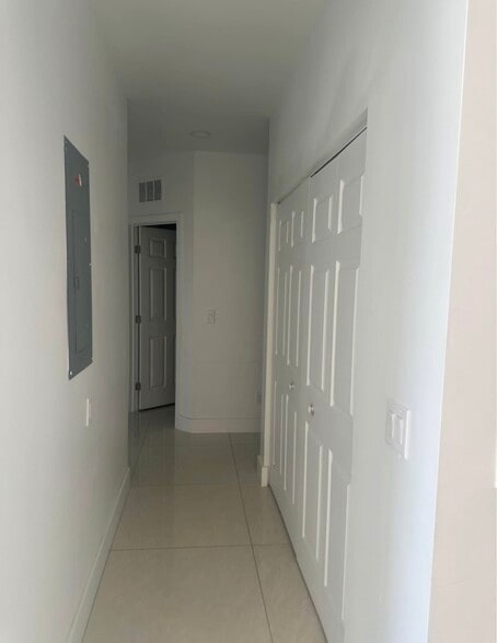 Building Photo - 1147 Gilbert Ave S