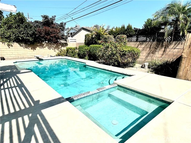 Building Photo - 10524 Casanes Ave