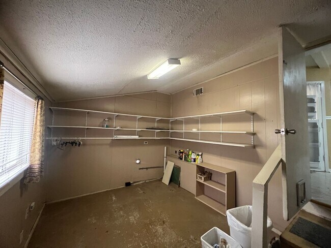 Building Photo - BROADMOOR BEAUTY!