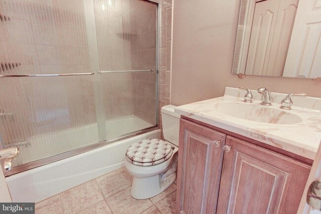 Building Photo - 204 Saratoga Ct