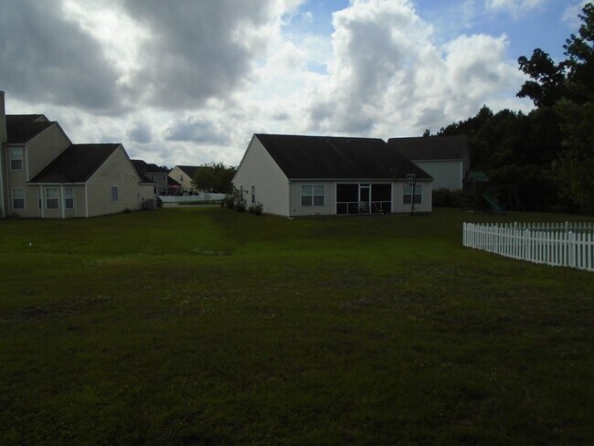 Building Photo - Three bedroom, 2 bath home in Mill Creek at Cypress ridge