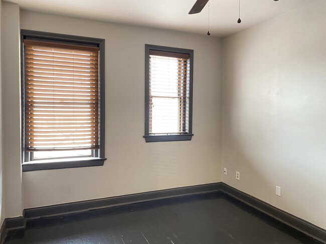 Building Photo - 153 N Limestone