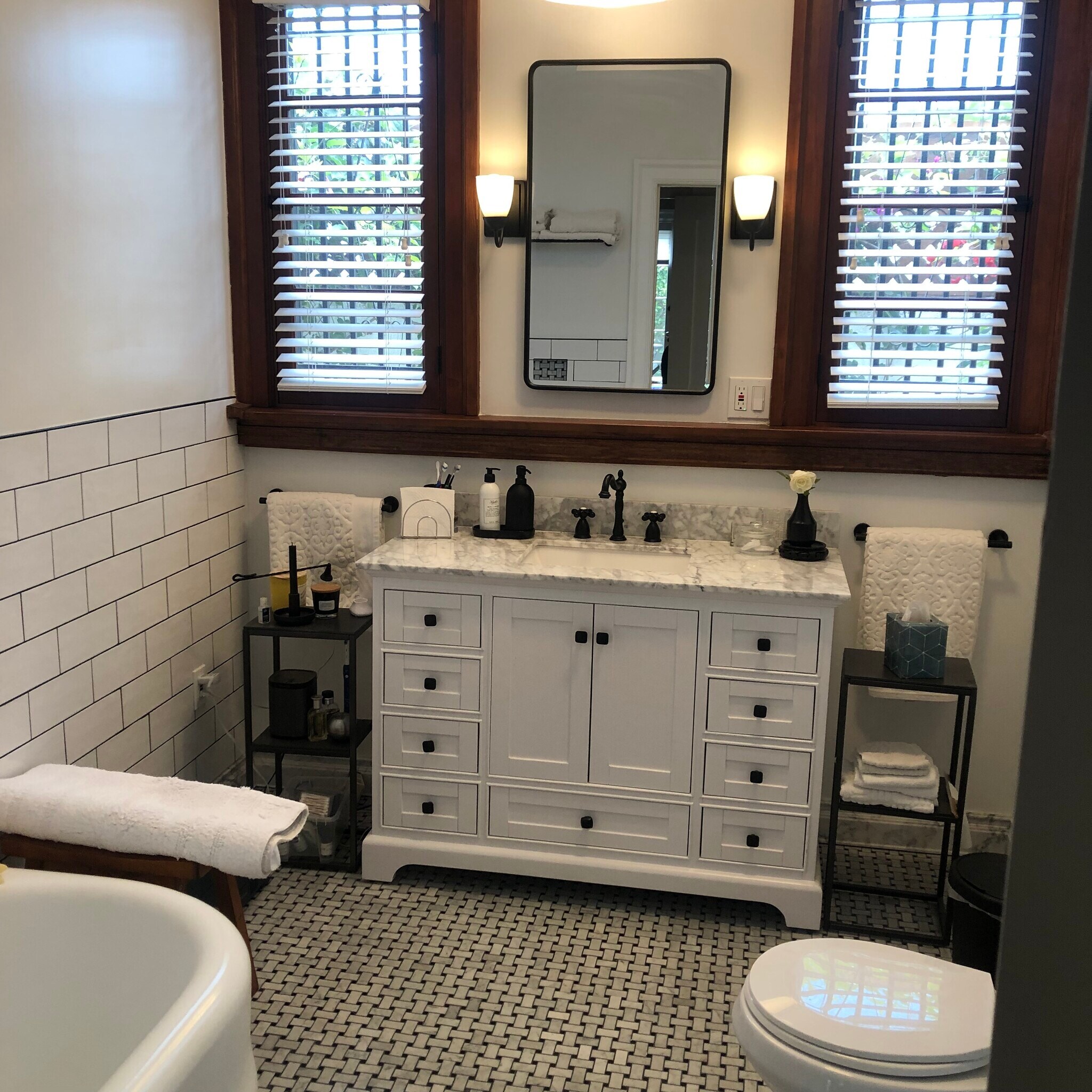 Primary bathroom - 1959 N Catalina St