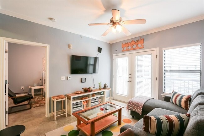 Building Photo - 2502 Leon St