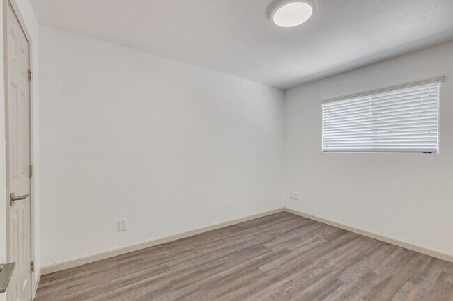 Building Photo - South Scottsdale - Two Bedroom with $0 Move in Special!