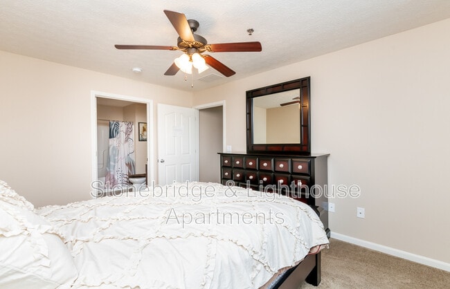 Building Photo - 201 Stonebench Cir