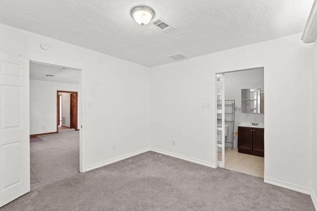 Building Photo - 241 W Rittenhouse St