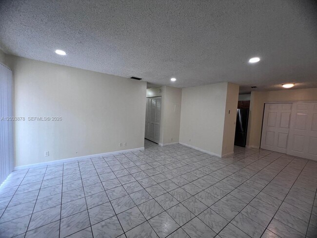Building Photo - 3211 Coral Ridge Dr