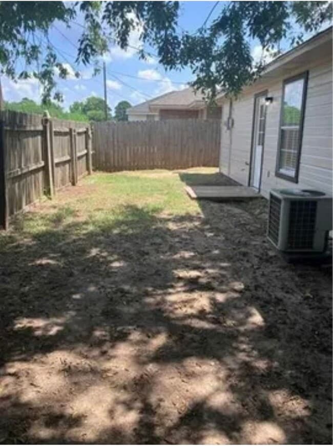 Building Photo - 208 Summerset Ct
