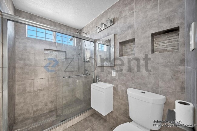 Building Photo - 301 Maxine Ave