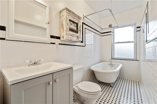 Building Photo - 414 Fisk St