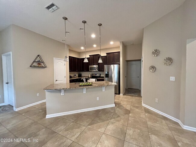 Building Photo - 15805 Twin Creek Dr