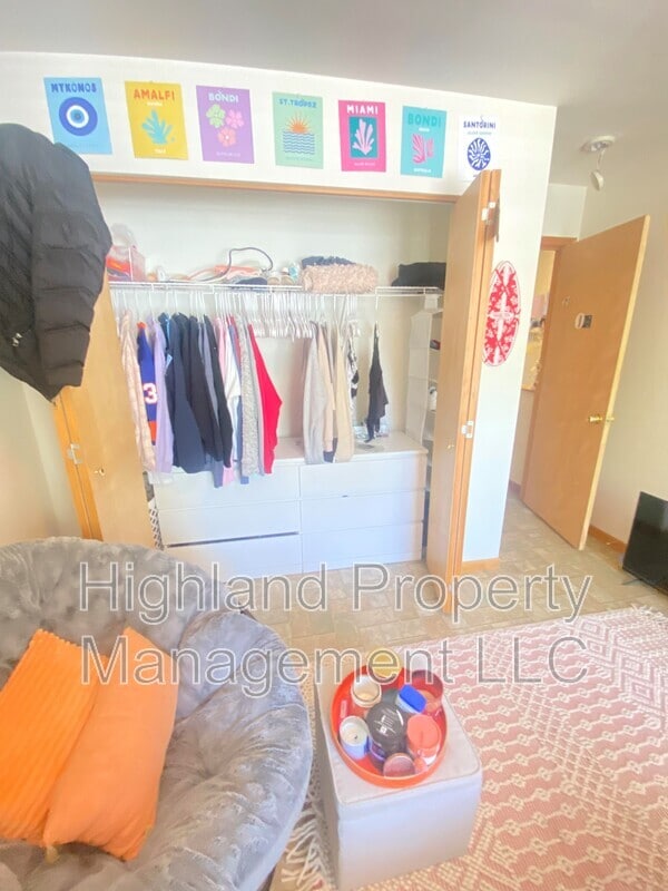 Building Photo - 1055 NE B St