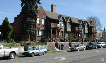 Building Photo - The Gables on Broadway