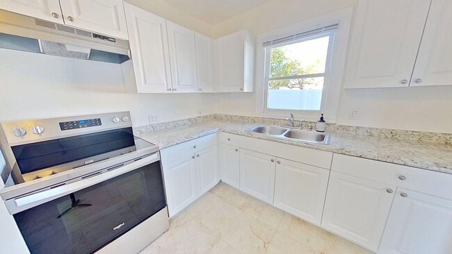 Building Photo - 1BR/1BA + Bonus Room Near Downtown St. Pete | 768 Sq Ft