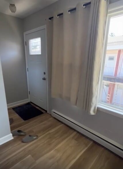 Building Photo - 488 E 5th Ct