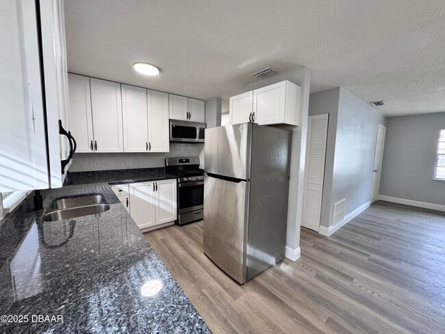 Building Photo - 704 Boston Ct