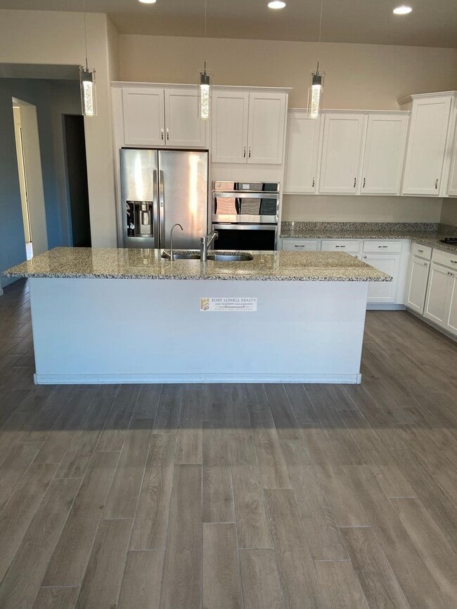 Building Photo - Luxury Living in Oro Valley $2800.