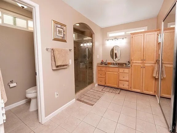 Master bathroom with ADA accessible shower - 4207 Rimcrest Dr
