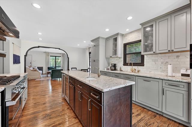 Building Photo - 304 Appian Way