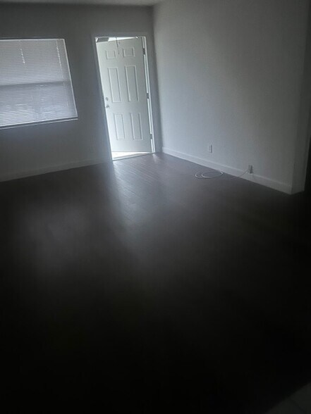 Building Photo - 102 SW 4th Ave