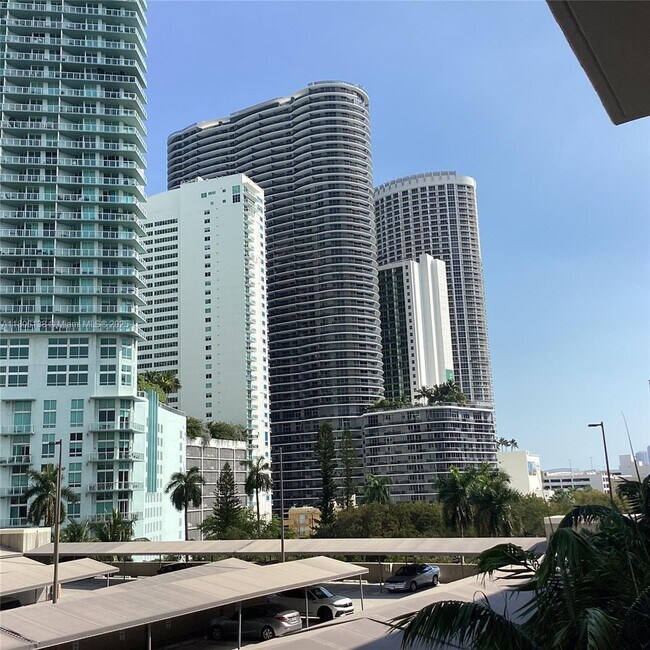 Building Photo - 2001 Biscayne Blvd