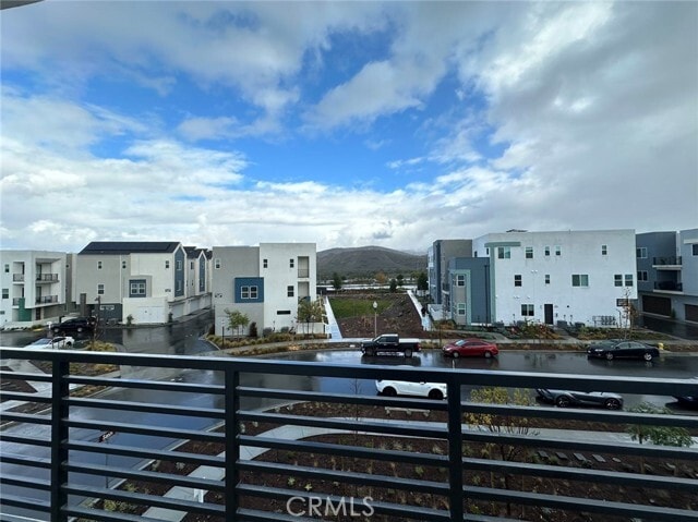 Building Photo - 206 Sash