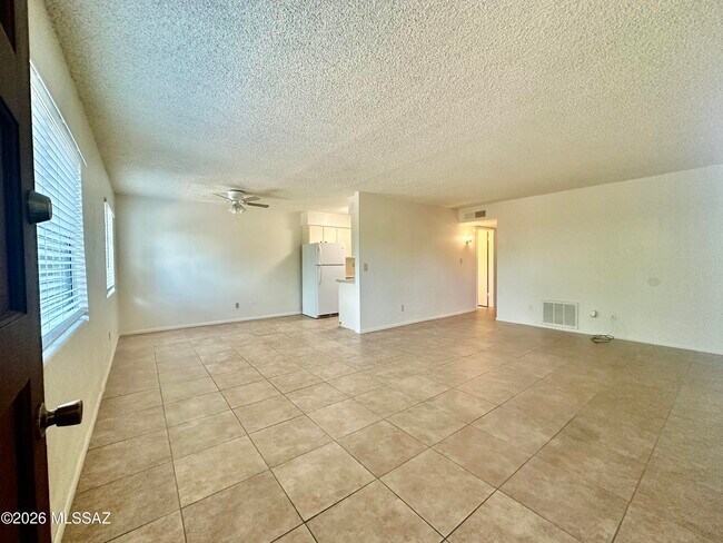 Building Photo - 810 S Kolb Rd