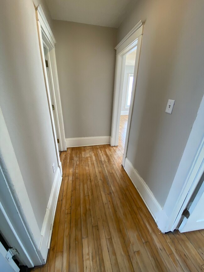 Building Photo - 2901 28th Ave S