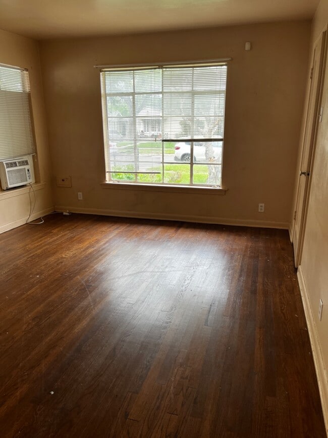 Building Photo - 1126 Bailey Ave